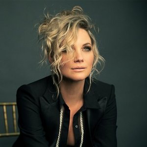 Jennifer Nettles To Receive Inaugural 'CMT Equal Play Award'