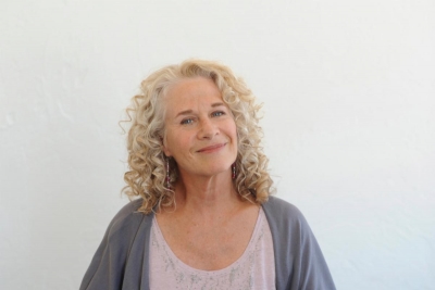 Carole King Inducted Into Rock & Roll Hall Of Fame As A Performing Artist