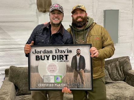 Jordan Davis And Luke Bryan Celebrate Platinum-Certified No 1 Single "Buy Dirt"