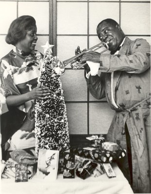 Louis Armstrong's First-Ever Christmas Album "Louis Wishes You A Cool Yule", Debuts In Top 10 Across Billboard Charts Including Top Holiday Albums