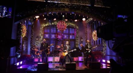 Brandi Carlile Returns To "Saturday Night Live," Performs "The Story" And "You And Me On The Rock" Ft. Lucius