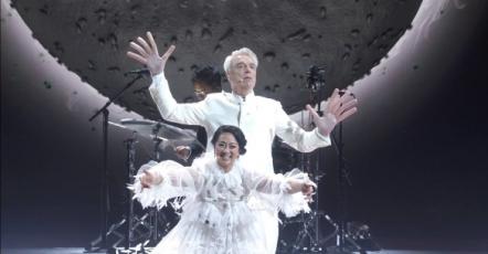 David Byrne Performs "This Is A Life" At The Oscars With Stephanie Hsu, Son Lux