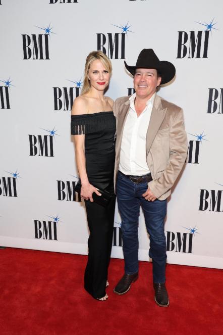 Clay Walker And Wife Jessica Announce Their Sixth Child, A Daughter Due Fall, 2023