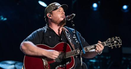 Hot Tracks Of The Week 44/2023: Luke Combs' Fast Car runs for over 200 days