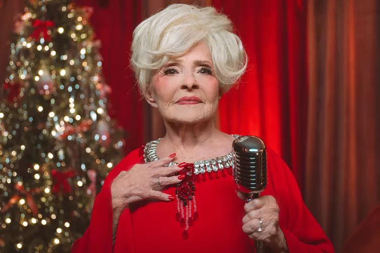 Brenda Lee's Song "Rockin' Around The Christmas Tree" Hits No 1 For The First Time!